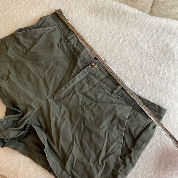 Forever 21+ Forest Green Shorts Size 14 Plus Size - Picture 4 of 6